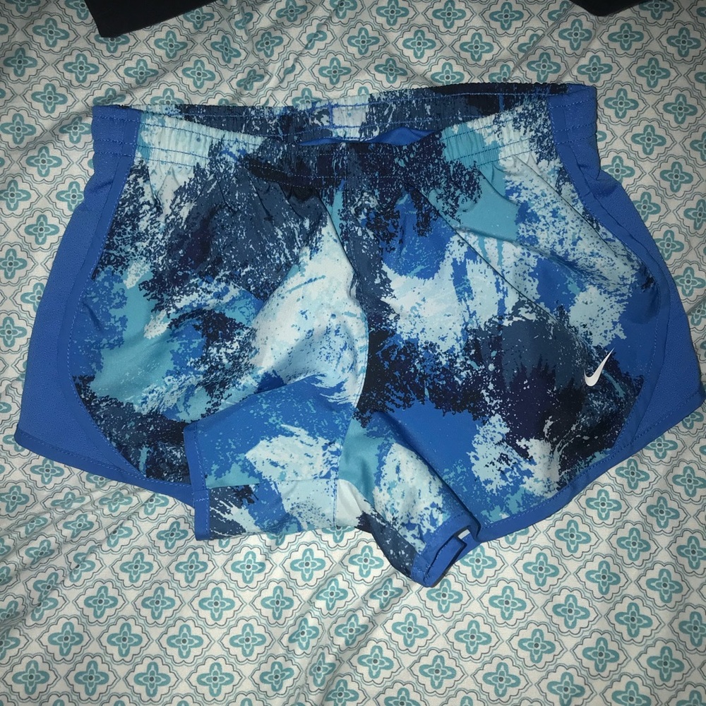 Small blue nike shorts !